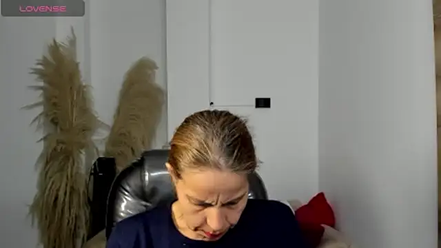 Milf karlye online show from April 1, 2026, 2:13 am