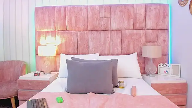 Snapshot of MonserratPeters chatting on January 5, 2025, 3:32 am MonserratPeters online show from January 5, 2025, 3:32 am