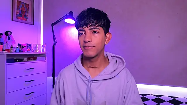 teobowny  online show from October 11, 2025, 1:23 pm