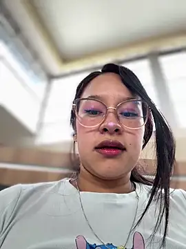 Liulee online show from December 16, 2025, 4:33 pm