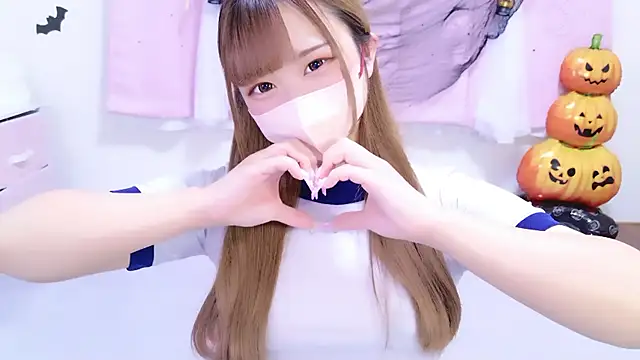 Snapshot of MAIKA_pyon chatting on October 24, 2025, 6:51 pm MAIKA pyon online show from October 24, 2025, 6:51 pm