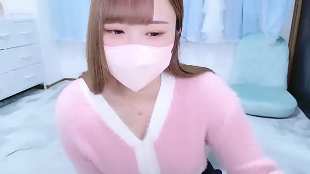 Snapshot of MAIKA_pyon chatting on October 14, 2025, 6:47 am MAIKA pyon online show from October 14, 2025, 6:47 am