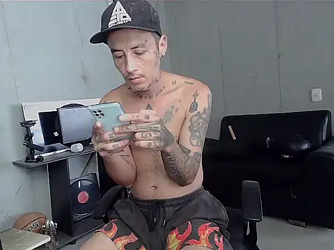 Snapshot of patrik_tattoo_ chatting on February 21, 2026, 4:31 pm patrik tattoo online show from February 21, 2026, 4:31 pm