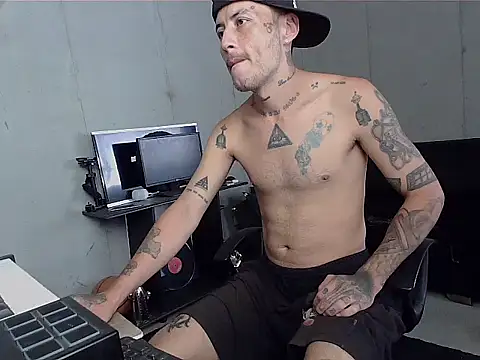 Snapshot of patrik_tattoo_ chatting on February 7, 2026, 4:15 pm patrik tattoo online show from February 7, 2026, 4:15 pm