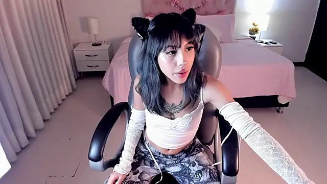 Snapshot of Kitty_Pam chatting on February 18, 2025, 3:10 am Kitty Pam online show from February 18, 2025, 3:10 am
