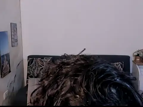 alinabozz1 online show from June 20, 2026, 5:01 am