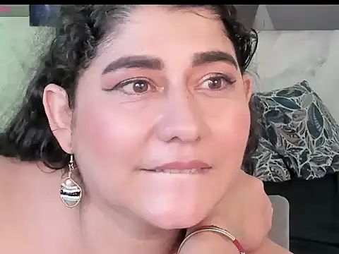 alinabozz1 online show from August 9, 2026, 3:23 am