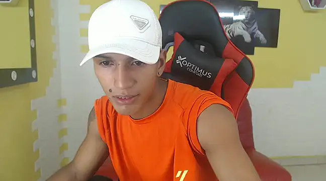 mau elixxx online show from January 1, 2025, 5:44 pm