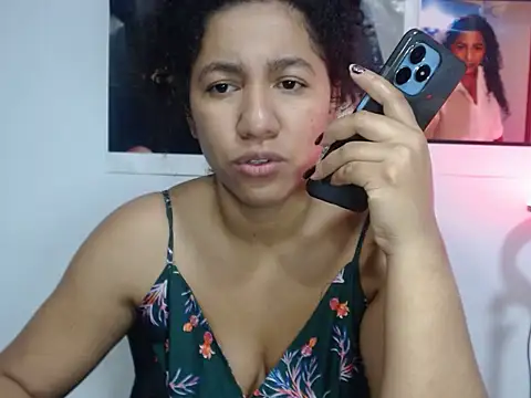 Snapshot of bellacrespalatina chatting on October 12, 2025, 10:33 pm bellacrespalatina online show from October 12, 2025, 10:33 pm