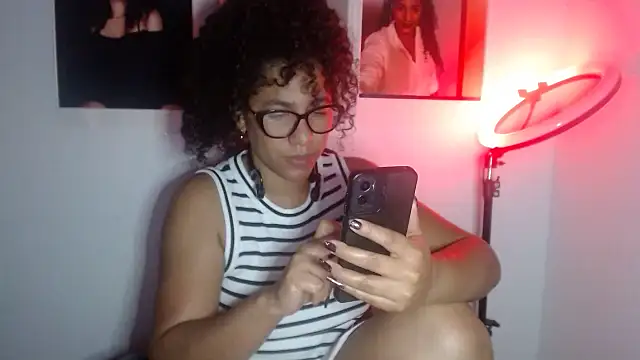 Snapshot of bellacrespalatina chatting on October 7, 2025, 8:37 am bellacrespalatina online show from October 7, 2025, 8:37 am