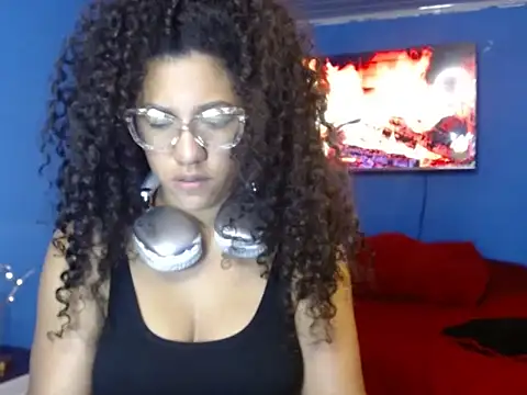 Snapshot of bellacrespalatina chatting on October 23, 2025, 9:13 pm bellacrespalatina online show from October 23, 2025, 9:13 pm