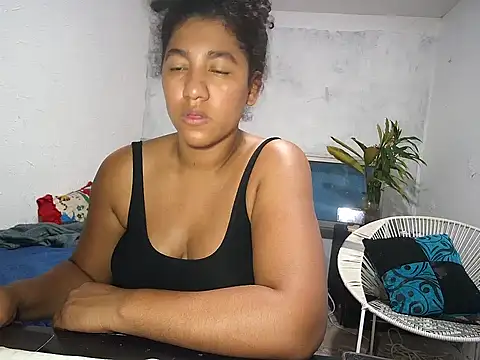 Snapshot of bellacrespalatina chatting on February 7, 2026, 8:17 pm bellacrespalatina online show from February 7, 2026, 8:17 pm