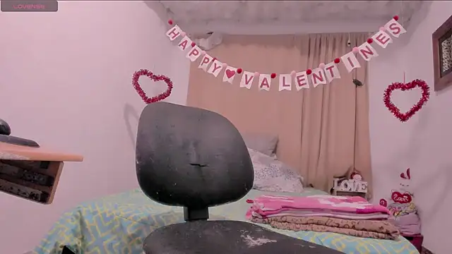 Snapshot of Lauu_G chatting on February 2, 2025, 2:06 am Lauu G online show from February 2, 2025, 2:06 am