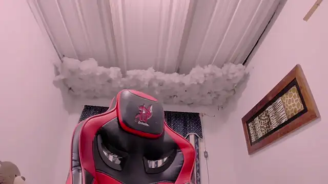 Snapshot of Lauu_G chatting on September 28, 2025, 2:40 am Lauu G online show from September 28, 2025, 2:40 am