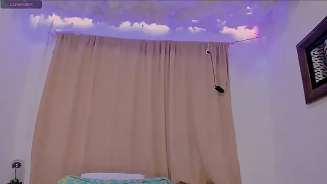 Snapshot of Lauu_G chatting on March 7, 2025, 2:36 am Lauu G online show from March 7, 2025, 2:36 am