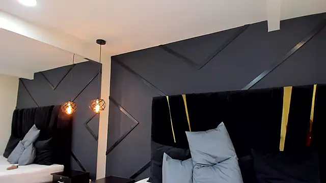 emilie xx  online show from February 14, 2025, 8:37 pm