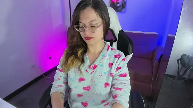 Snapshot of blackberrys_ chatting on November 30, 2025, 1:01 pm blackberrys online show from November 30, 2025, 1:01 pm