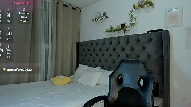 Snapshot of Amiirra_ chatting on July 17, 2026, 1:03 am Amiirra online show from July 17, 2026, 1:03 am