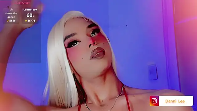 DanniLee  online show from November 24, 2025, 10:10 pm