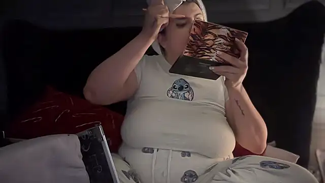 Snapshot of curvybabesx1 chatting on November 30, 2025, 9:21 am curvybabesx1 online show from November 30, 2025, 9:21 am