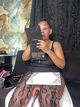 Snapshot of chiquimaturesexy chatting on May 26, 2026, 11:03 pm chiquimaturesexy online show from May 26, 2026, 11:03 pm