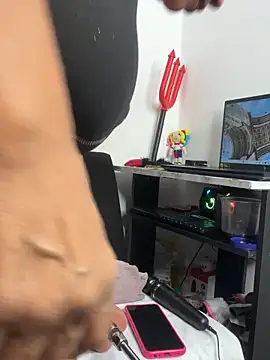 chiquimaturesexy online show from October 15, 2025, 7:00 pm