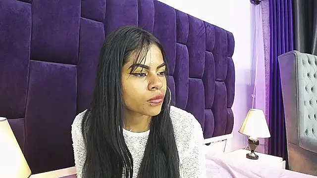 SaraFlores online show from December 19, 2024, 6:23 am