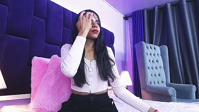 SaraFlores online show from December 12, 2024, 3:21 am