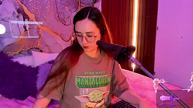 centaurigirl online show from November 20, 2025, 3:29 am