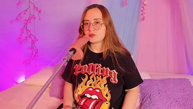 centaurigirl online show from August 10, 2026, 4:19 am