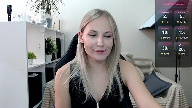 Snapshot of Sunny_bunny6 chatting on September 18, 2025, 9:56 am Sunny bunny6 online show from September 18, 2025, 9:56 am