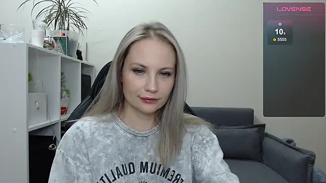Snapshot of Sunny_bunny6 chatting on February 7, 2025, 8:10 pm Sunny bunny6 online show from February 7, 2025, 8:10 pm