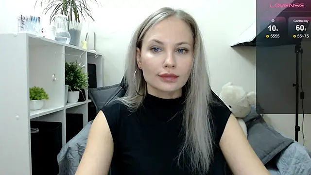 Snapshot of Sunny_bunny6 chatting on October 1, 2025, 5:01 am Sunny bunny6 online show from October 1, 2025, 5:01 am
