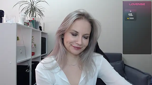 Snapshot of Sunny_bunny6 chatting on February 7, 2025, 9:26 am Sunny bunny6 online show from February 7, 2025, 9:26 am