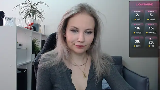 Snapshot of Sunny_bunny6 chatting on March 3, 2025, 9:24 am Sunny bunny6 online show from March 3, 2025, 9:24 am
