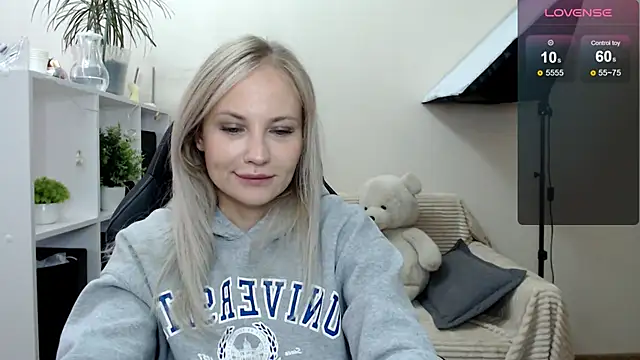 Snapshot of Sunny_bunny6 chatting on September 12, 2025, 5:18 am Sunny bunny6 online show from September 12, 2025, 5:18 am