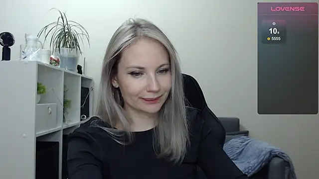 Snapshot of Sunny_bunny6 chatting on January 19, 2025, 12:17 am Sunny bunny6 online show from January 19, 2025, 12:17 am