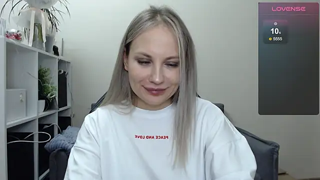 Snapshot of Sunny_bunny6 chatting on February 18, 2025, 4:03 pm Sunny bunny6 online show from February 18, 2025, 4:03 pm