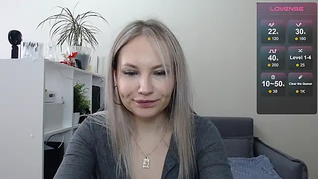 Snapshot of Sunny_bunny6 chatting on March 3, 2025, 6:20 am Sunny bunny6 online show from March 3, 2025, 6:20 am