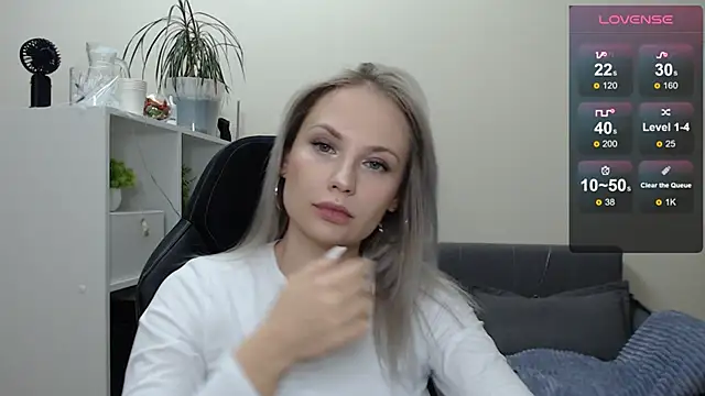 Snapshot of Sunny_bunny6 chatting on January 20, 2025, 6:21 pm Sunny bunny6 online show from January 20, 2025, 6:21 pm