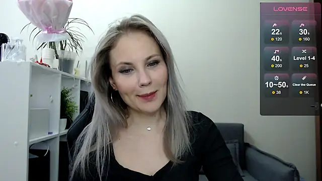 Snapshot of Sunny_bunny6 chatting on March 19, 2025, 10:00 am Sunny bunny6 online show from March 19, 2025, 10:00 am