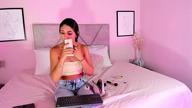 Emilyh  online show from November 2, 2025, 10:20 am