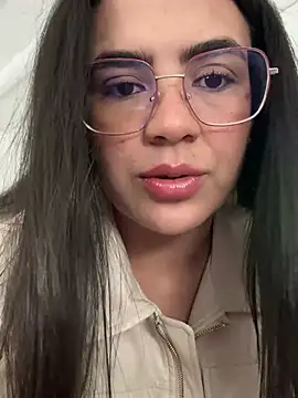 Emily Russo  online show from January 17, 2025, 6:12 pm