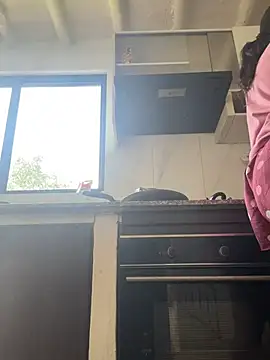 Emily Russo  online show from January 4, 2025, 4:32 pm