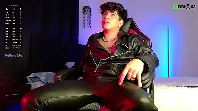 LyleBennett  online show from October 13, 2025, 11:34 am