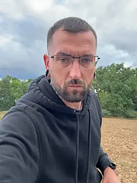 Snapshot of _Haptic_ chatting on September 11, 2025, 3:01 pm Haptic online show from September 11, 2025, 3:01 pm