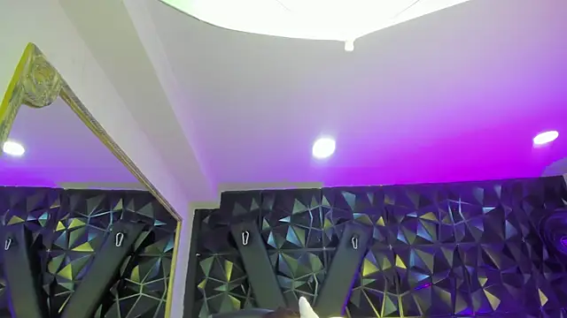 AlliceRosero online show from March 27, 2026, 5:05 am