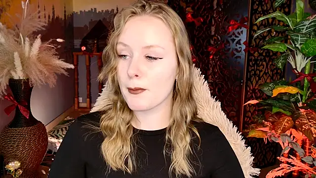 VivienLeeigh online show from February 13, 2026, 9:09 am