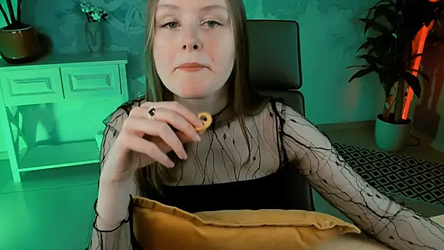 VivienLeeigh online show from February 11, 2025, 7:27 pm