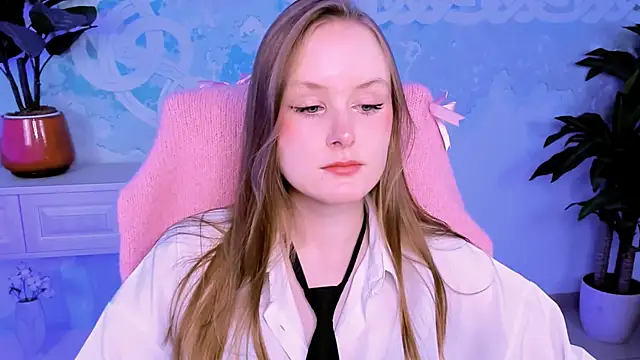 VivienLeeigh online show from October 13, 2025, 1:45 pm